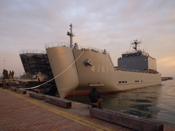 左舷前方から（開扉後・1）