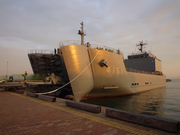 左舷前方から（開扉後・2）