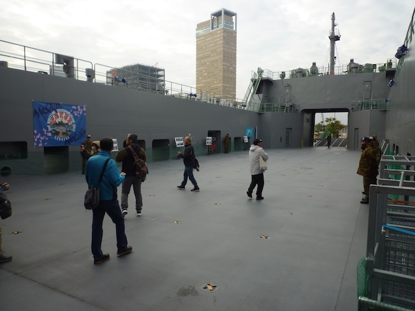 搭載区画に降りてきたところ