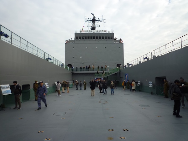 搭載区画（前方から）