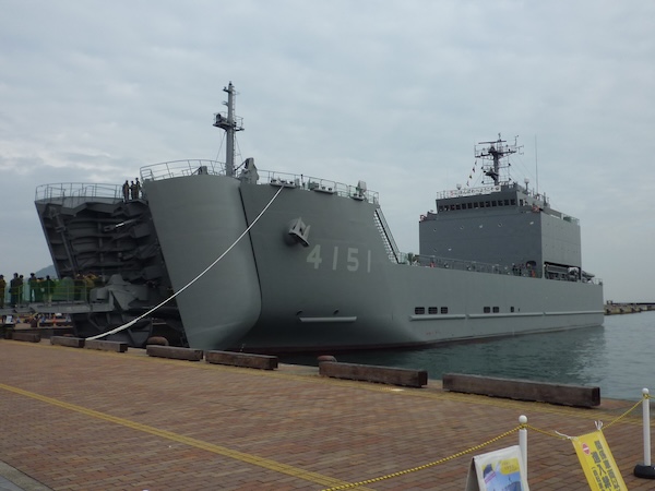 左舷前方から（開扉後・3）