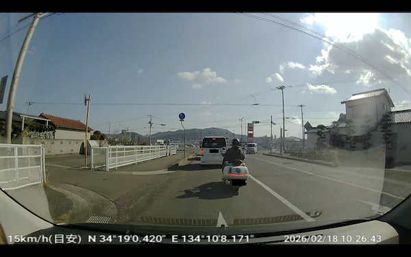 県道272号通行中