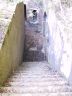 地下弾薬庫への階段