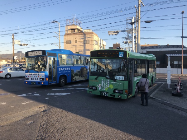 小田線・多和線バス並び