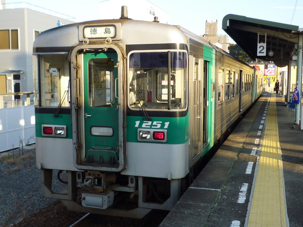 徳島行き列車