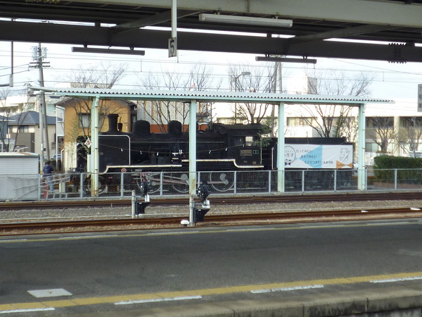 多度津駅前の保存蒸気機関車