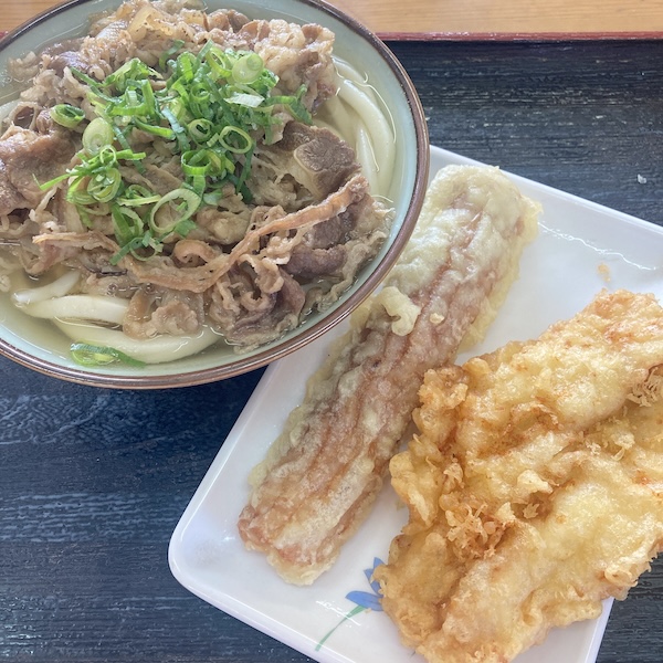 肉うどん（小）、ちくわ天、とり天